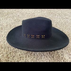 Target universal threads hat